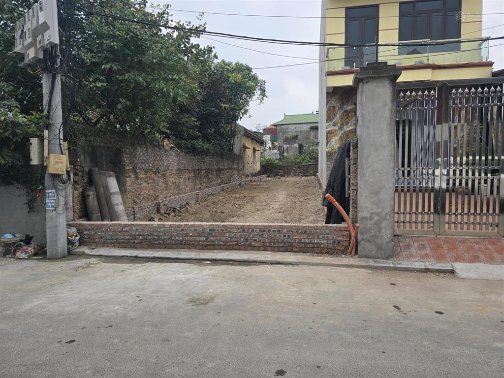 Bán 137.1m2 đất lỗ giao nằm trong lõi kđt đa mục tiêu  3 ô tô tránh