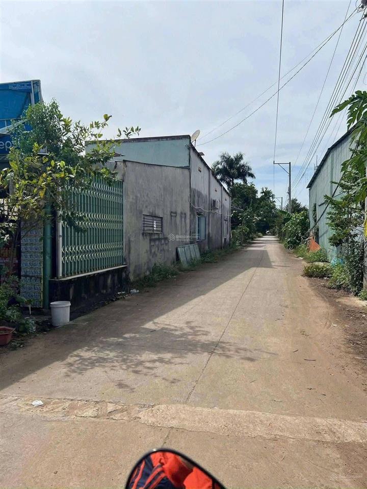 Ngộp bank cần ra gấp lô đất đẹp đối diện trường học, cách ubnd tân hiệp chỉ 500m giá 580 triệu. shr