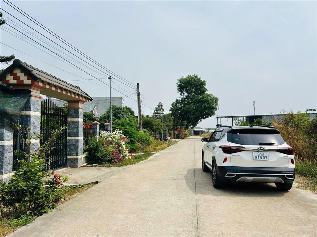 Ngộp bank cần ra gấp lô đất đẹp đối diện trường học, cách ubnd tân hiệp chỉ 500m giá 580 triệu. shr