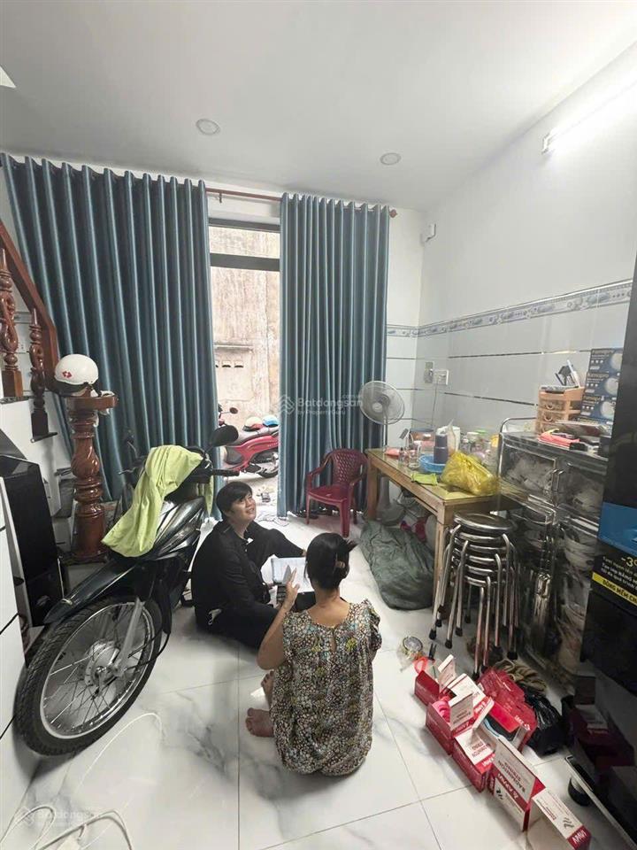 Chỉ hơn 2 tỷ có ngay nhà đẹp ngay chợ btđ giáp tên lửa tiếp giáp hl2 2 tầng 18m2 ko quy hoạch