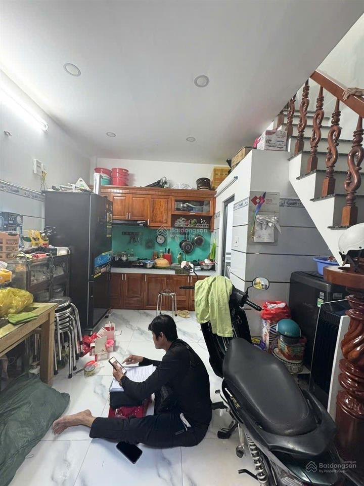 Chỉ hơn 2 tỷ có ngay nhà đẹp ngay chợ btđ giáp tên lửa tiếp giáp hl2 2 tầng 18m2 ko quy hoạch