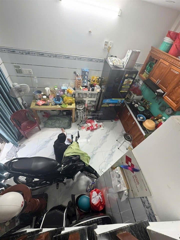 Chỉ hơn 2 tỷ có ngay nhà đẹp ngay chợ btđ giáp tên lửa tiếp giáp hl2 2 tầng 18m2 ko quy hoạch ko l