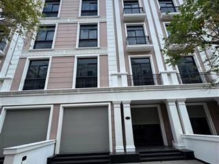 Nhà phố vin q9 126m giá bán chỉ 18 tỷ, vị trí đẹp, 1 căn duy nhất, giá bán tốt