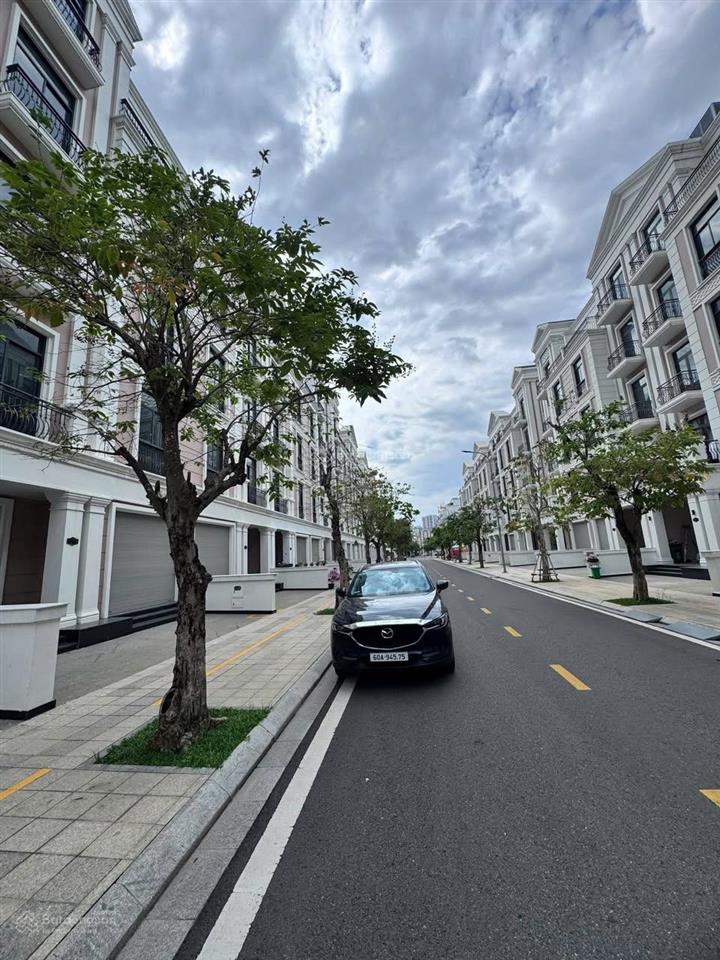 Nhà phố vin q9 126m giá bán chỉ 18 tỷ, vị trí đẹp, 1 căn hiếm có, giá bán tốt