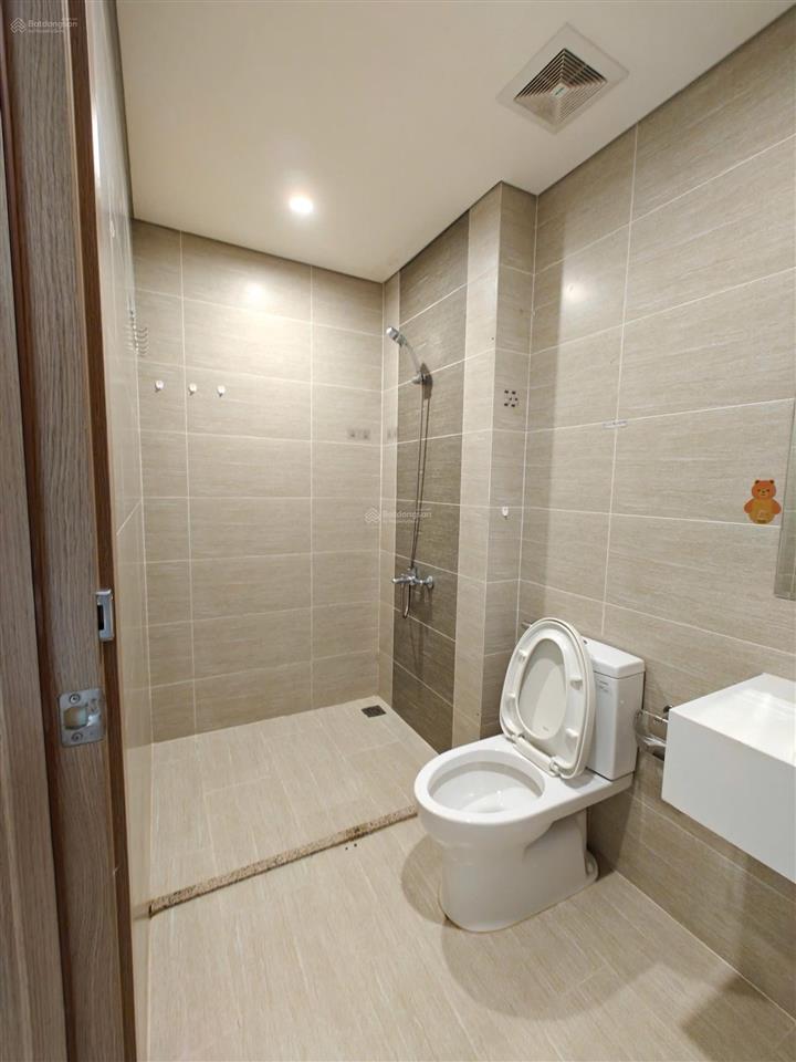 Bán nhanh căn studio có ban công, sổ hồng, tầng thấp, giá bán chỉ 1,65 tỷ  0976 911 ***