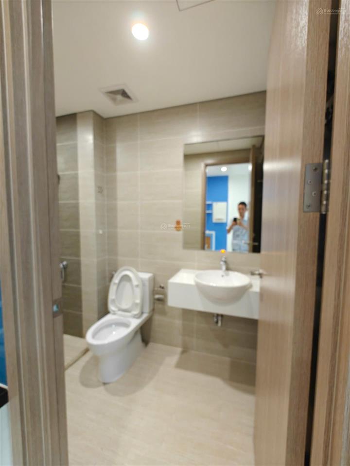 Bán nhanh căn studio có ban công, sổ hồng, tầng thấp, giá bán chỉ 1,65 tỷ  0976 911 ***