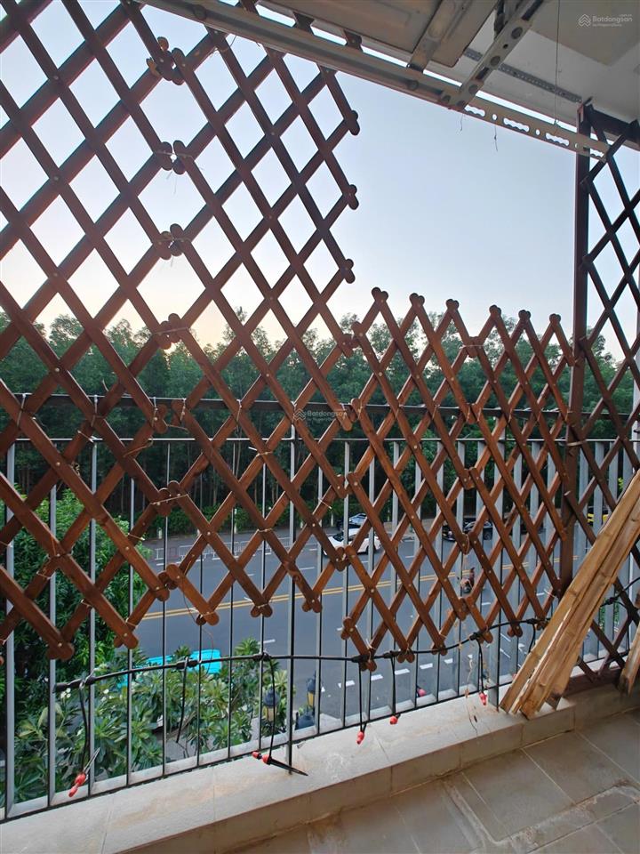 Bán nhanh căn studio có ban công, sổ hồng, tầng thấp, giá bán chỉ 1,65 tỷ  0976 911 ***