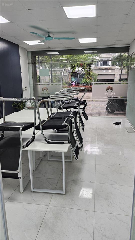 Cho thuê sàn văn phòng tầng 1 đường chính kđt geleximco có lối đi riêng
