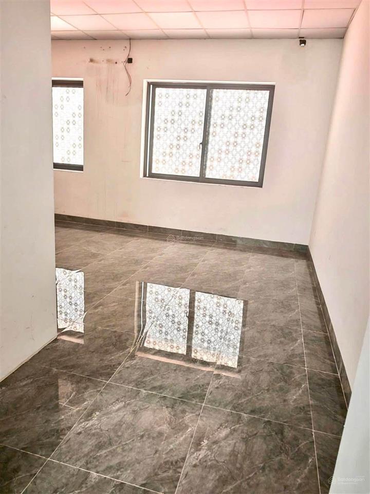 Cho thuê nhà hoàn thiện đẹp có thang máy khu c geleximco, lê trọng tấn