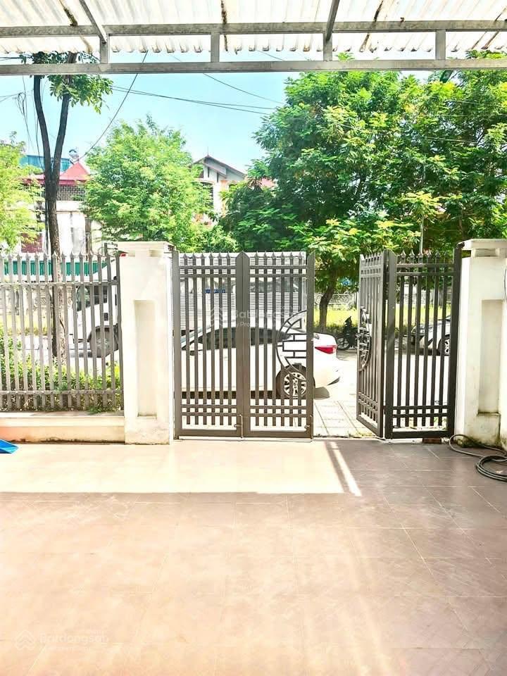Cho thuê nhà hoàn thiện đẹp có thang máy khu c geleximco, lê trọng tấn