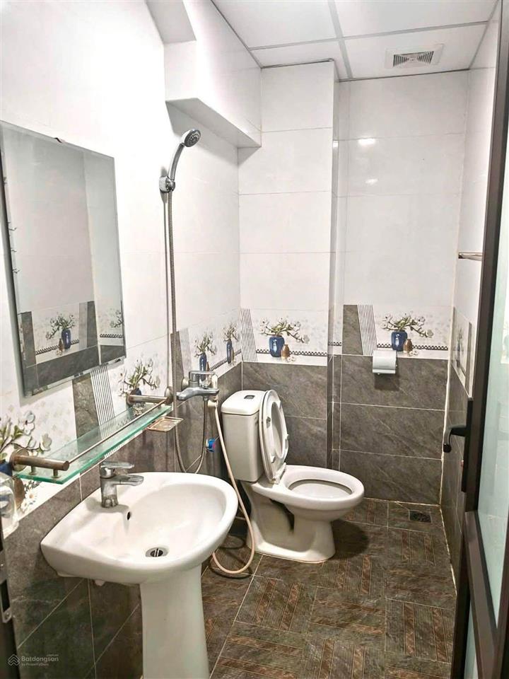 Cho thuê nhà hoàn thiện đẹp có thang máy khu c geleximco, lê trọng tấn