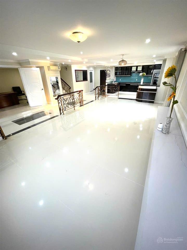 Siêu phẩm penthouse  260m2 view sông sài gòn chỉ 13,7 tỷ.  phương sg 0931 309 ***
