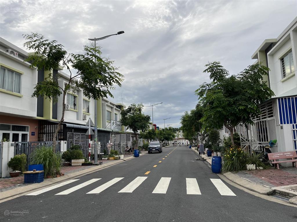 Bán đất tặng nhà cấp 4 xưa tại nguyễn văn thành, p.chánh phú hòa, bến cát, dt 800m2