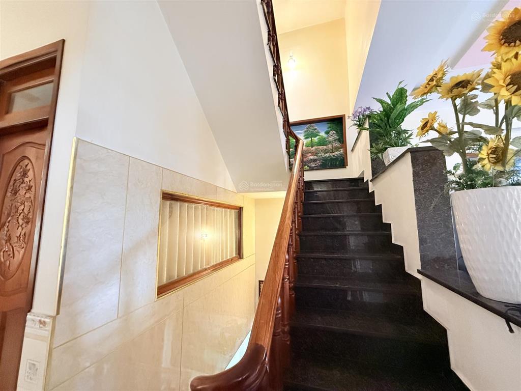 Nhà 4 tầng kết hợp 9 căn hộ dịch vụ 357m² (ngang 7) dòng tiền hơn 30 triệu/tháng