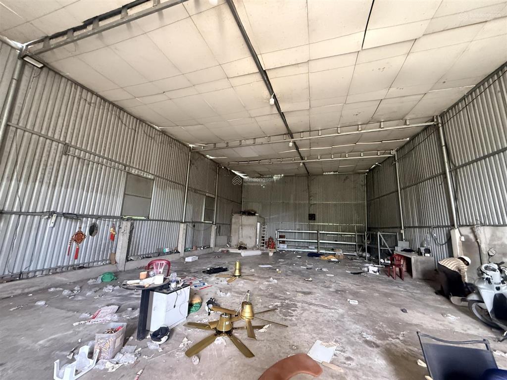 Cho thuê kho 300m2 giá chỉ 10 triệu/tháng đường xe tải 10 tấn