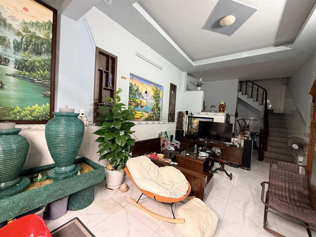 Chỉ hơn 1 tỷ sở hữu ngay nhà 1 trệt 1 lầu trung tâm tp. dĩ an