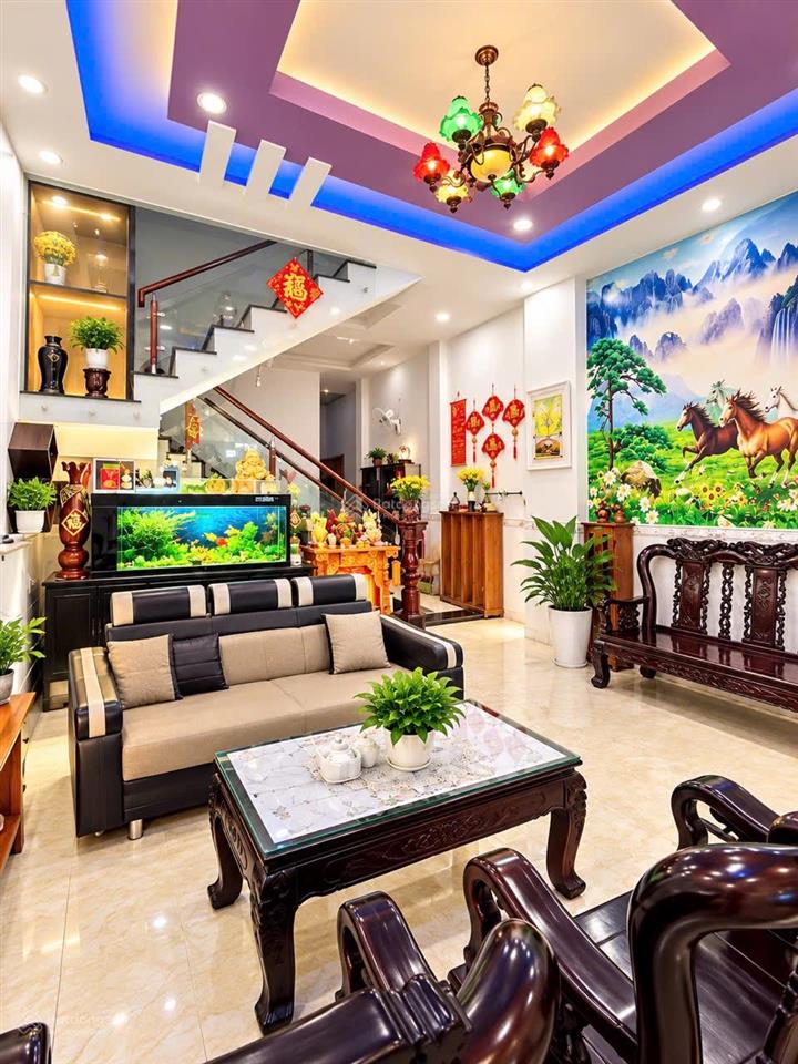Tân đông hiệp nhà 1 trệt 1 lầu, 4pn, sân ô tô 7 chỗ tặng full nội thất  giá 3,9 tỷ