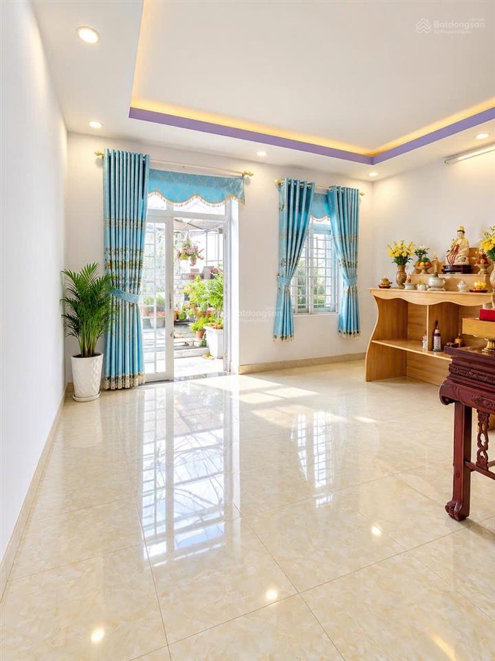 Tân đông hiệp nhà 1 trệt 1 lầu, 4pn, sân ô tô 7 chỗ tặng full nội thất  giá 3,9 tỷ