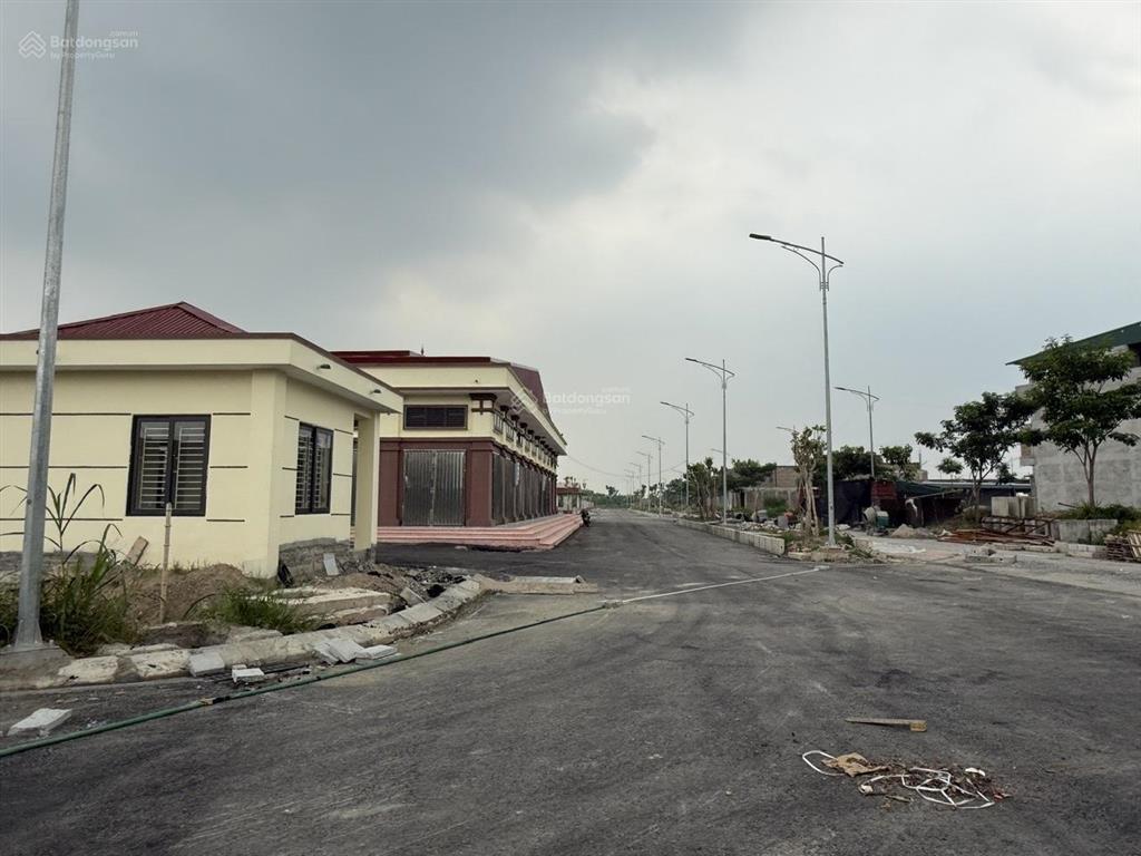 Mua lãi ngay. bán 100m đối diện chợ đầu mối đông tảo, giáp văn giang