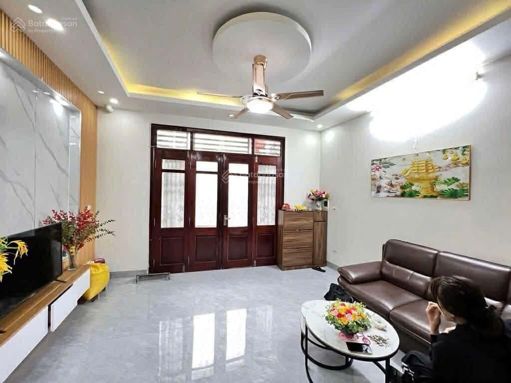 Phố minh khai  hơn 6 tỷ  diện tích 30m2 *6 tầng  nhà còn mới về ở ngay  ba gác đỗ cửa