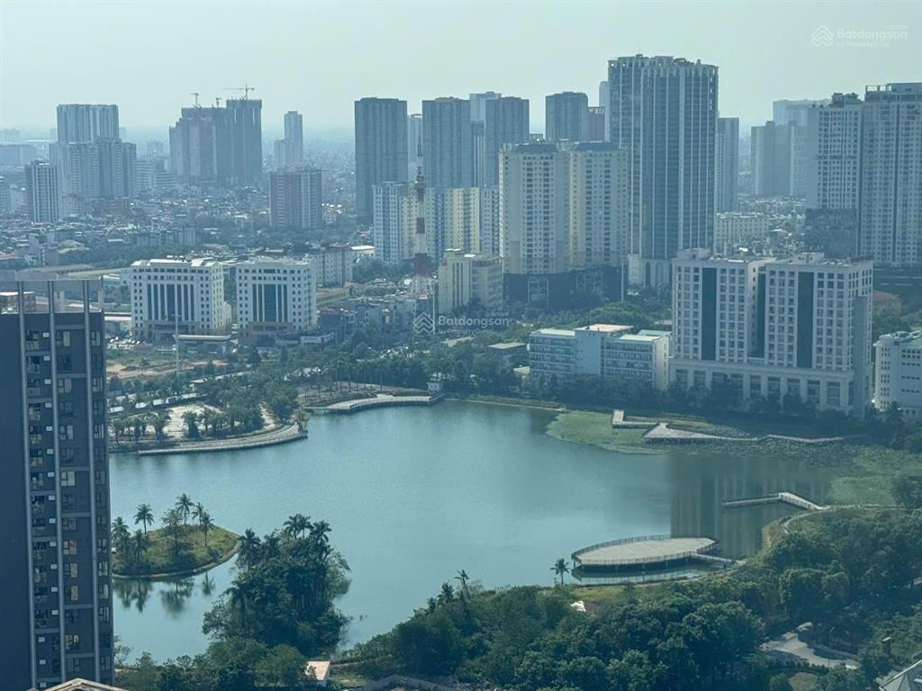 Cần bán nhanh căn hộ 117m2 tòa a có slot ôtô 200k ban công đông nam full nội thất đẹp tầng trung