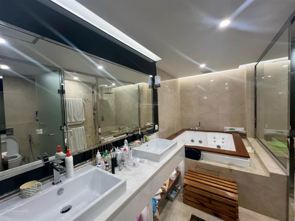 Chính chủ bán nhanh căn hộ tầng trung 78m2 2pn2vs nội thất đẹp tầng trung tòa a view thoáng giá tốt