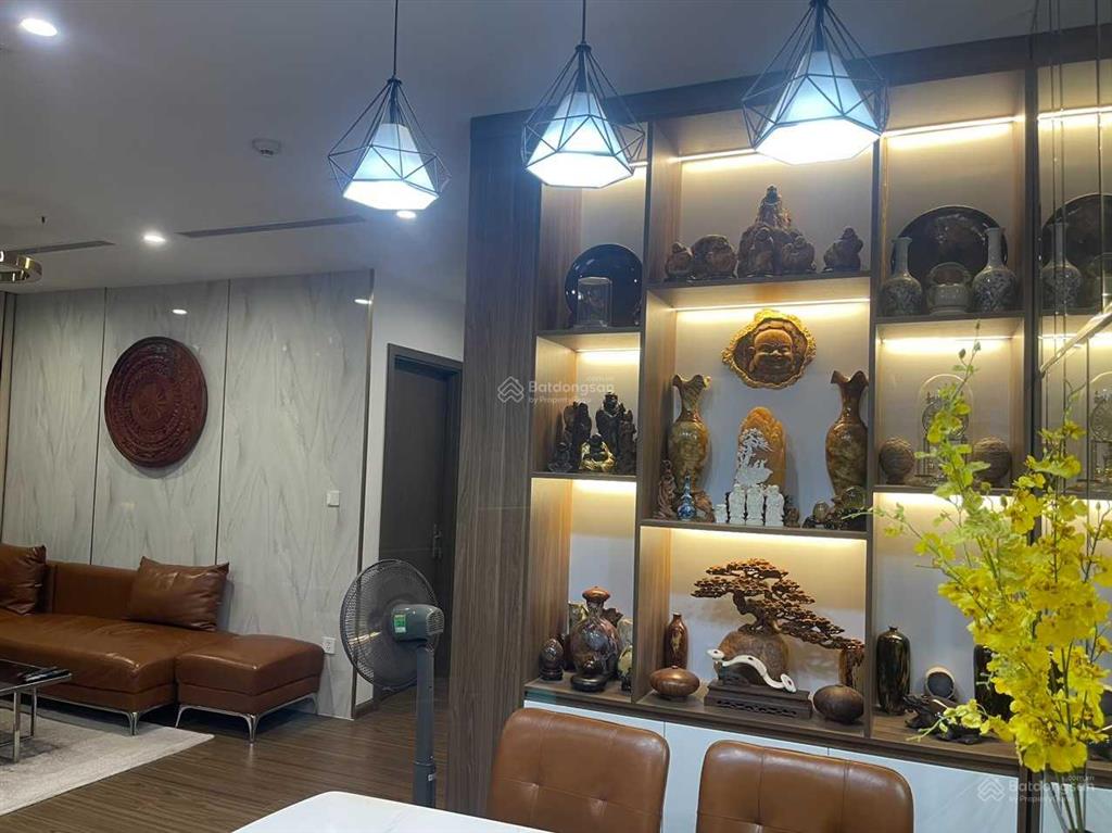 Chính chủ bán căn hộ tòa w3 vinhomes west point, 129m2 4pn3vs giá 14 tỷ nội thất full sổ đỏ sẵn