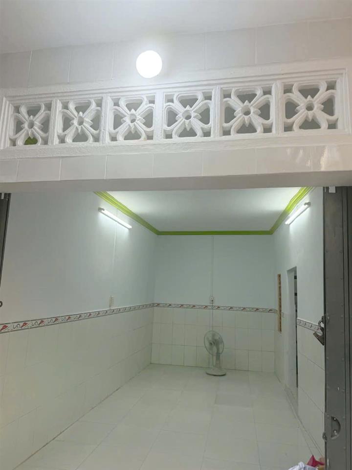 Nhà mới 2 tầng nở hậu L 7.5m sát đường Tùng Thiện Vương P13Q8. Giá: 3 tỷ 50 triệu