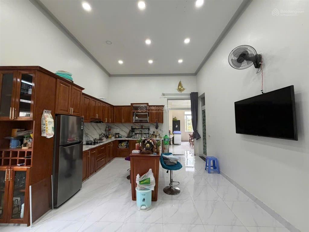 Hạ từ 5tỷ xuống còn có 3tỷ9, gia chủ gửi bán nhà mặt tiền nguyễn thái bình  cách chợ chỉ 300m
