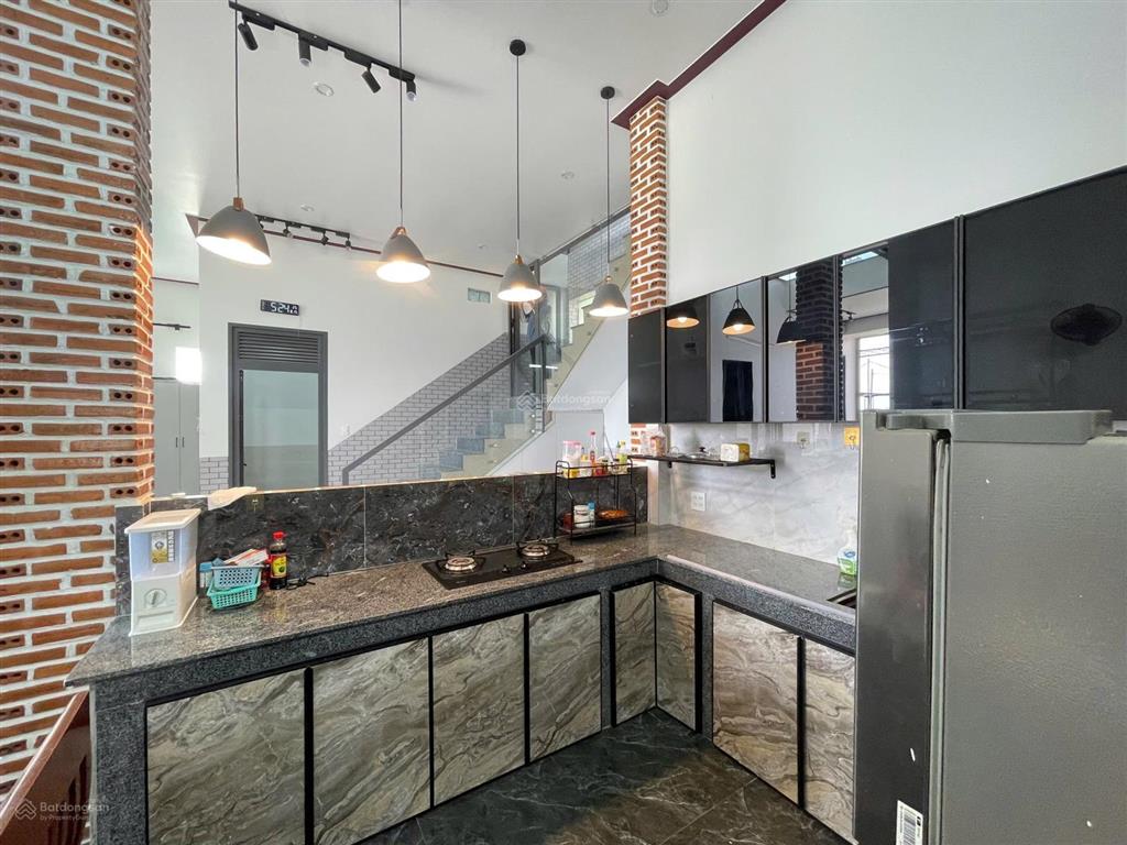 Nhà vườn nghỉ dưỡng  view núi đại bình 10mx33.7m sẵn 200m2 thổ cư