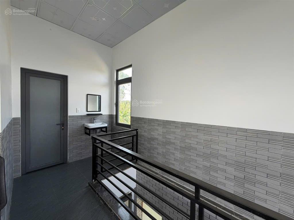 Nhà vườn nghỉ dưỡng  view núi đại bình 10mx33.7m sẵn 200m2 thổ cư