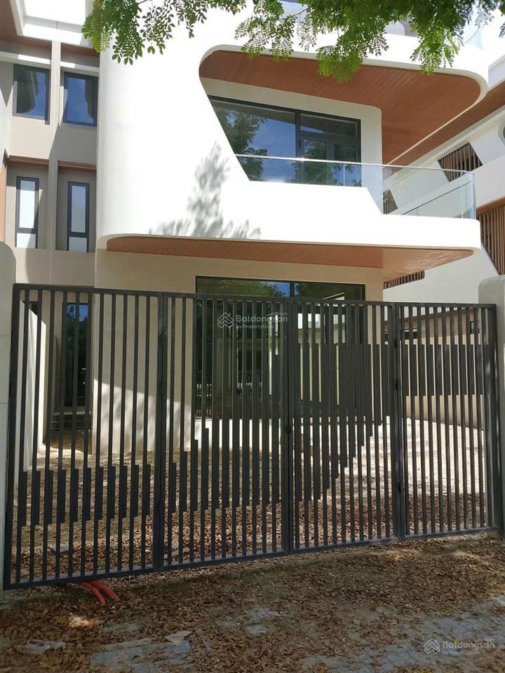 Biệt thự view mặt sông thăng long dt 302,5m2 / lô