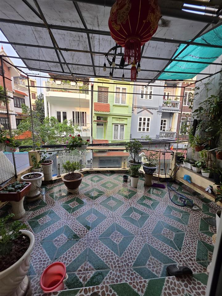 Bán nhà 4 tầng mặt ngõ đường đà nẵng thông vườn mơ, ô tô tránh nhau cất trong sân. diện tích 101m2