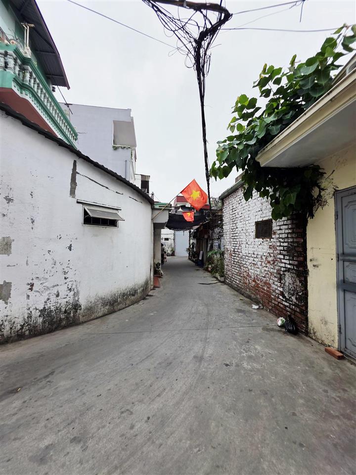 Gia đình cần bán đất tặng nhà cấp 4 trần nguyên hãn. sẵn 2 gian trọ đang cho thuê. diện tích 72m2