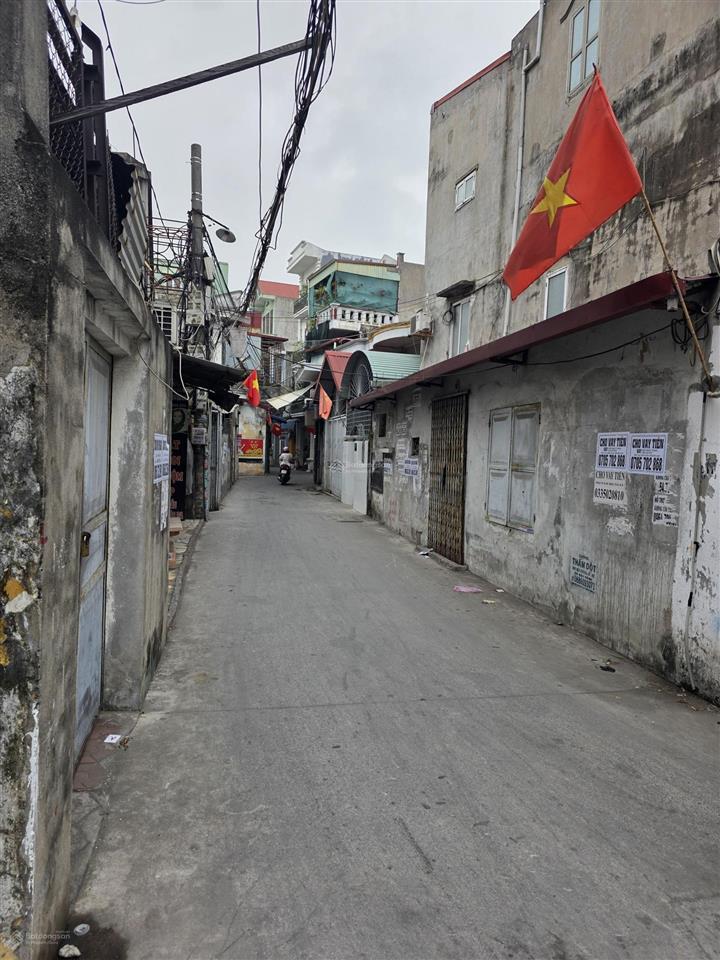 Gia đình cần bán đất tặng nhà cấp 4 trần nguyên hãn. sẵn 2 gian trọ đang cho thuê. diện tích 72m2