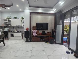 Chủ nhà chuyển căn rộng hơn, cần bán nhà 3 tầng trung tâm đồng hòa, ô tô đỗ cửa, để lại nội thất.