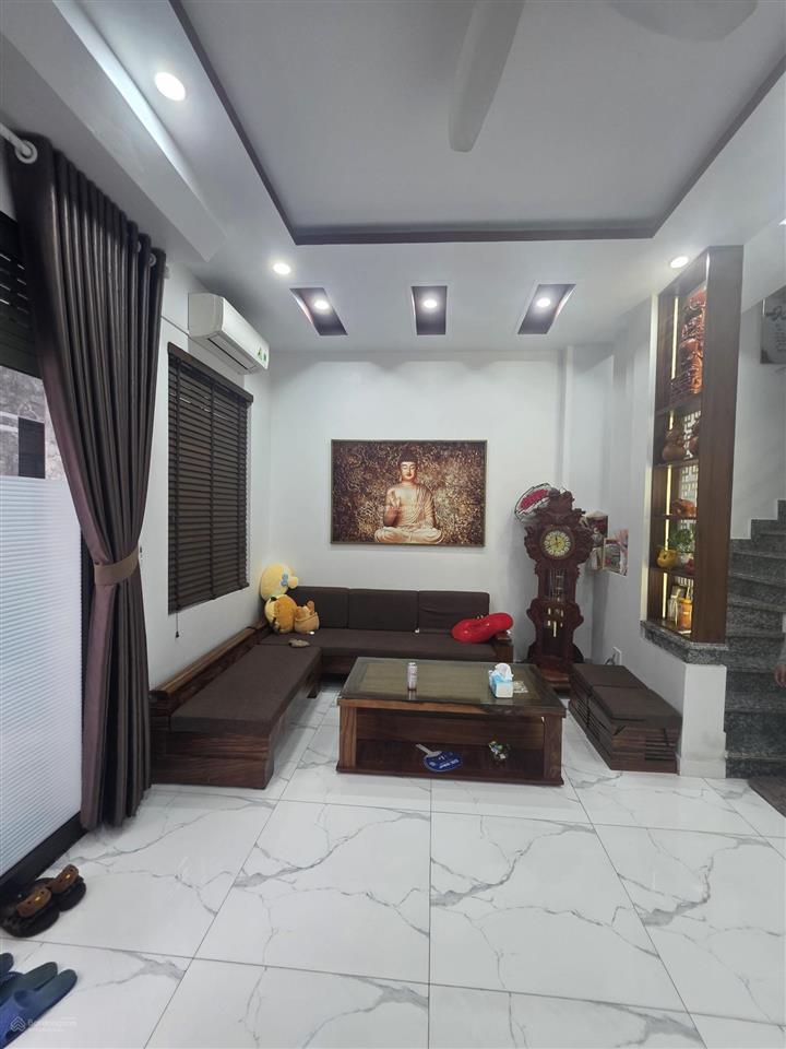 Chủ nhà chuyển căn rộng hơn, cần bán nhà 3 tầng trung tâm đồng hòa, ô tô đỗ cửa, để lại nội thất.