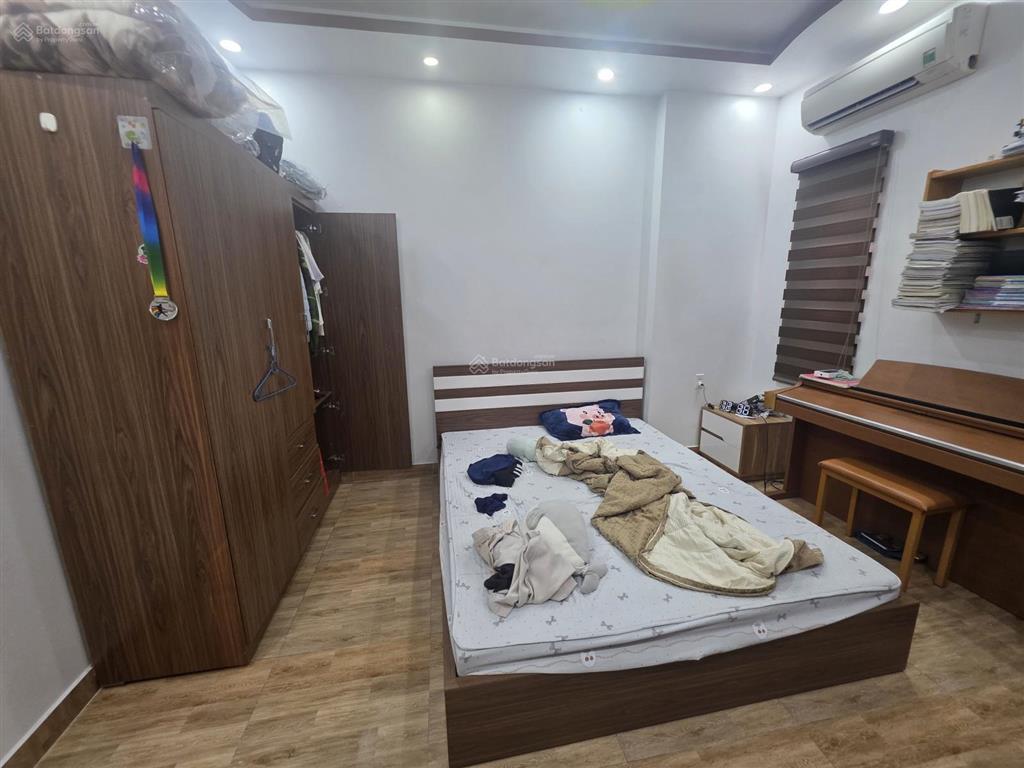 Chủ nhà chuyển căn rộng hơn, cần bán nhà 3 tầng trung tâm đồng hòa, ô tô đỗ cửa, để lại nội thất.