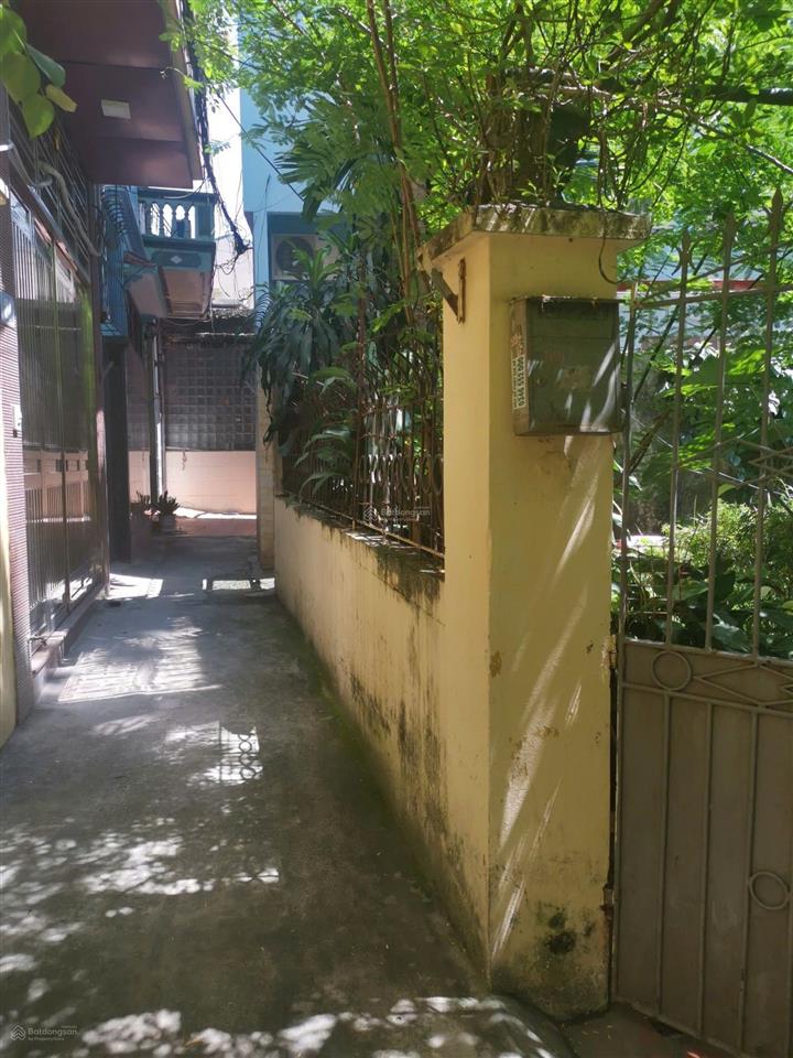 Nhà tôi chính chủ cần bán lô đất 4 mặt thoáng 30,4m2 tại ngõ 61 phùng chí kiên152 nguyễn đình hoàn