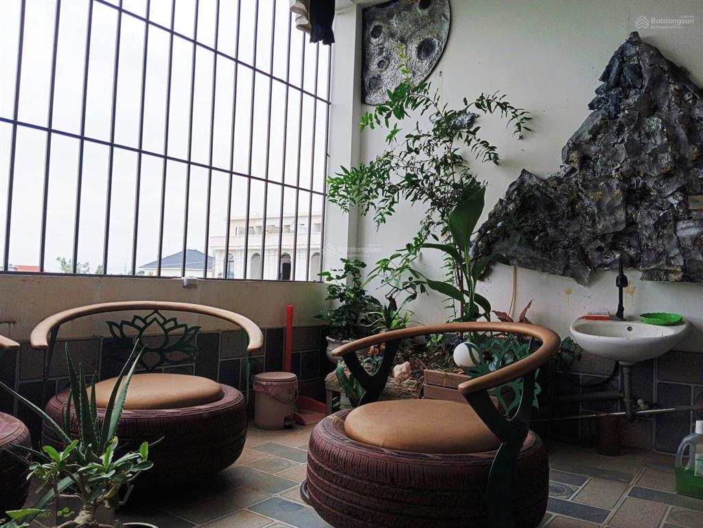 Giá quá đẹp cho căn nhà lô góc vừa kinh doanh vừa ở, ô tô đỗ cửa ngày đêm, tăng full nội thất.
