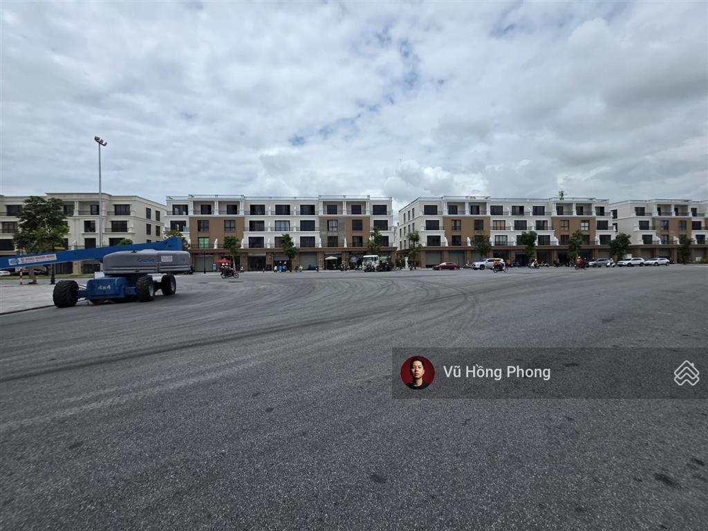 Vinhomes royal island. chào bán căn qt  03 shop house liền kề phân khu quý tộc. mặt đường hơn 50m