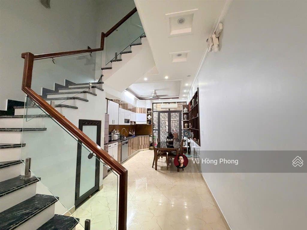 Bán nhà 3 tầng phương khê, ô tô cất trong nhà, diện tích 91m2, gần viện nhi, chợ sắt, trường học...
