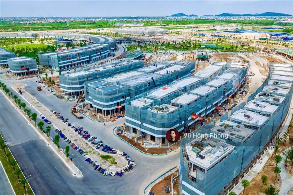 Bán căn liền kề phân khu thiên hà. diện tích 105m2. giá 6,934 tỷ, gần công viên và các đại lộ chính