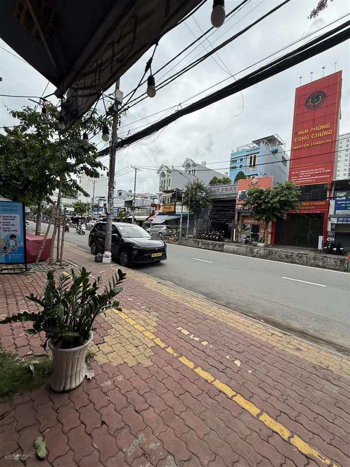 Chính chủ bán nhà mặt tiền phan văn hớn q12 cũ gần cầu tham lương