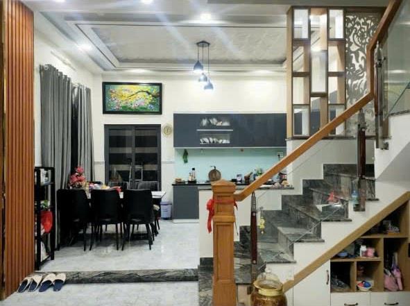 CHÍNH CHỦ CẦN Bán hoặc cho thuê Căn Nhà Góc 2 Mặt Tiền 1 Trệt 2 Lầu gần trục Hỳnh Tấn