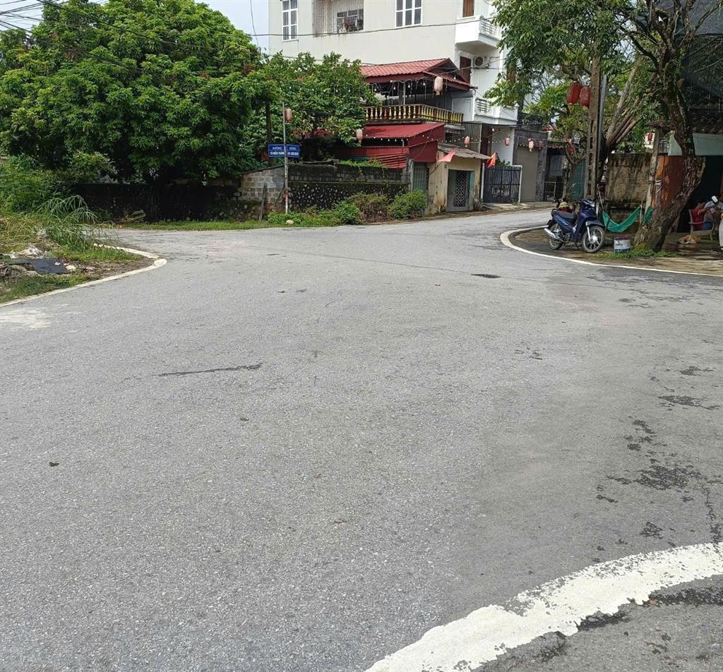 CHÍNH CHỦ  BÁN LÔ ĐẤT Ngã Tư Trục Chính kd khu phố Khang chóng , thị trấn Hàng Trạm Yên