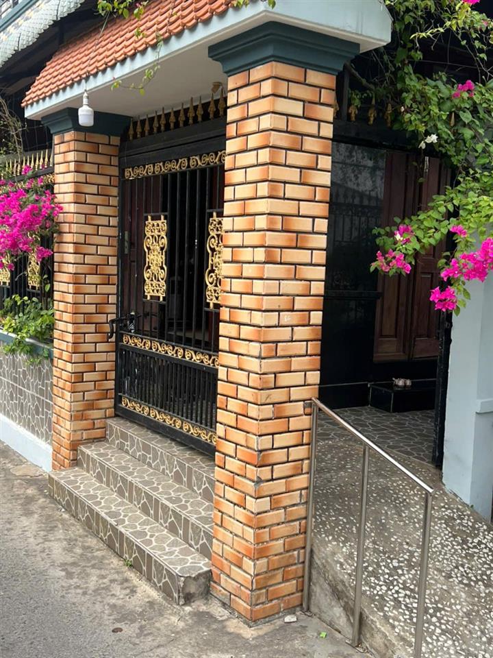 NHÀ ĐẸP- GIÁ TỐT CHÍNH CHỦ BÁN NHANH NHÀ MẶT CÔNG VIÊN HỒ NƯỚC Thị Trấn Cần Giuộc