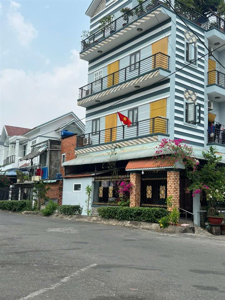 NHÀ ĐẸP- GIÁ TỐT CHÍNH CHỦ BÁN NHANH NHÀ MẶT CÔNG VIÊN HỒ NƯỚC Thị Trấn Cần Giuộc