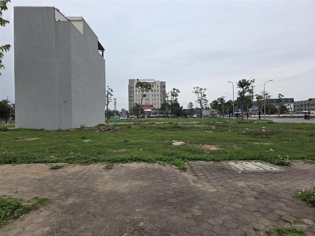 Bán đất đấu giá trung tâm ngã 4 huyện sóc sơn, hn. giá 8,8 tỷ