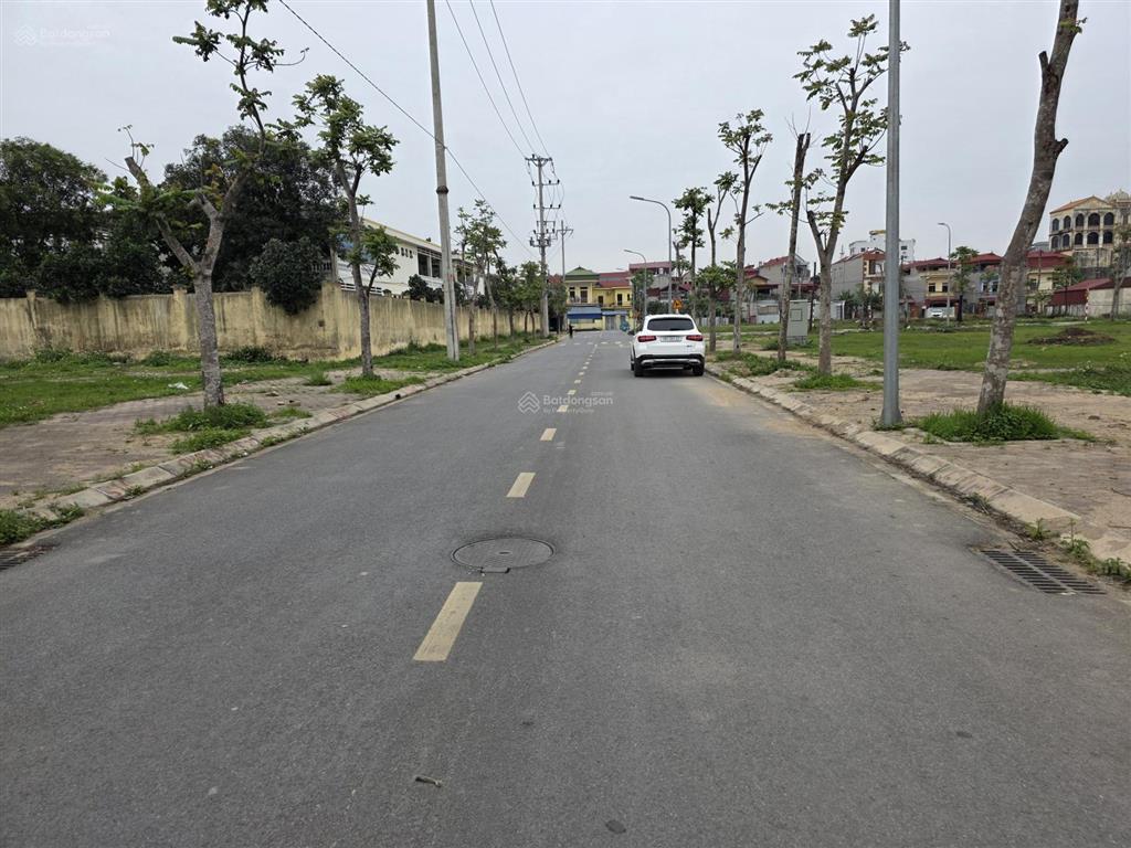 Bán đất đấu giá trung tâm ngã 4 huyện sóc sơn, hn. giá 8,8 tỷ